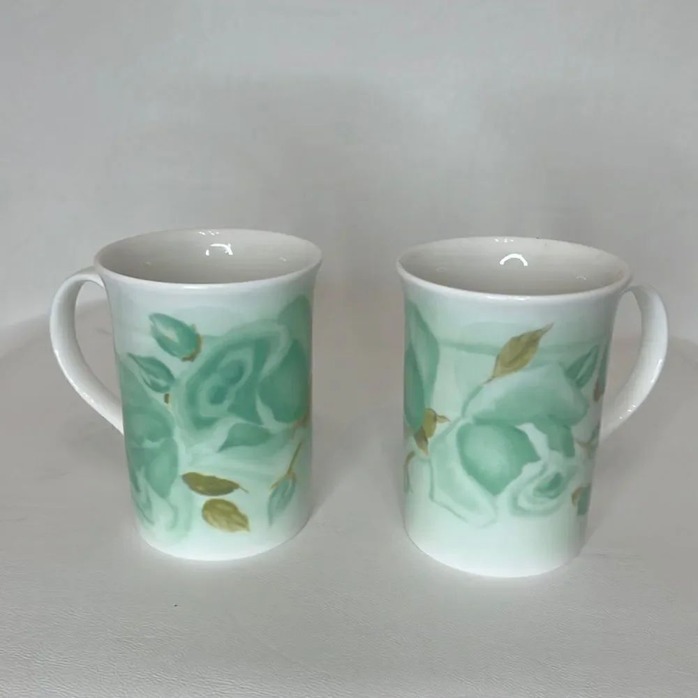 Camille Beckman Queens Fine Bone China England 4 1/4 In Tall 3 In Round Set 2